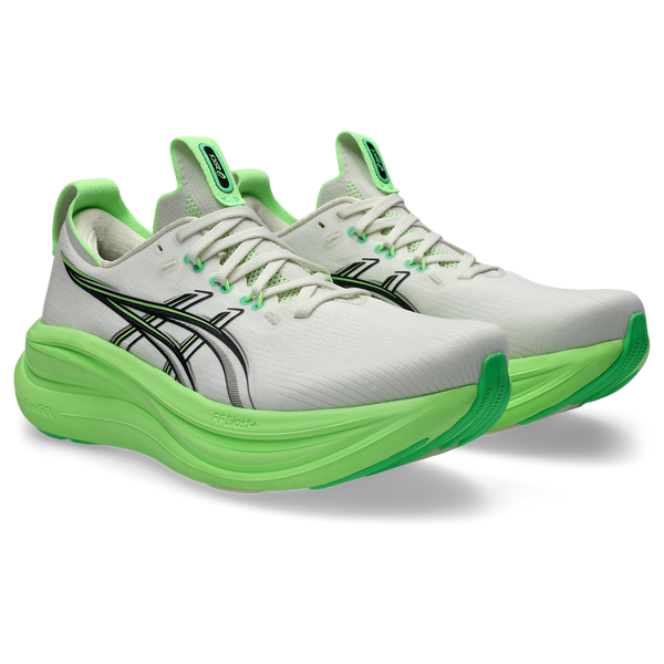 A black Asics logo is in the middle of the upper on both sides. 