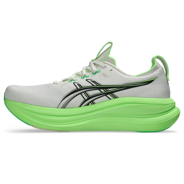 Ridges run through the midsole to give it an aero-dynamic look. 