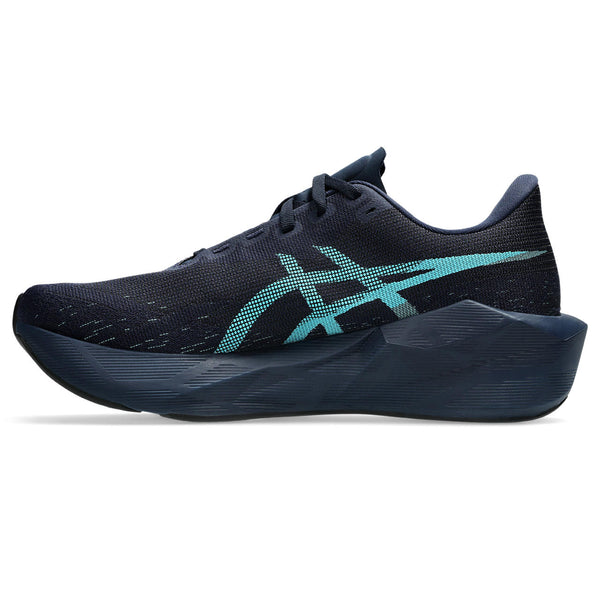 Horizontal ridges run through the midsole. 