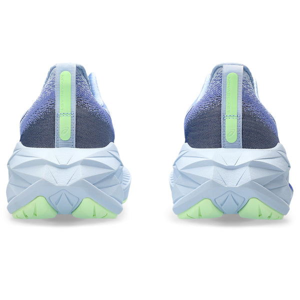 The heel area of this Women's Novablast 4 has a pop color down the middle of the heel and it matches a lime color on the outsole