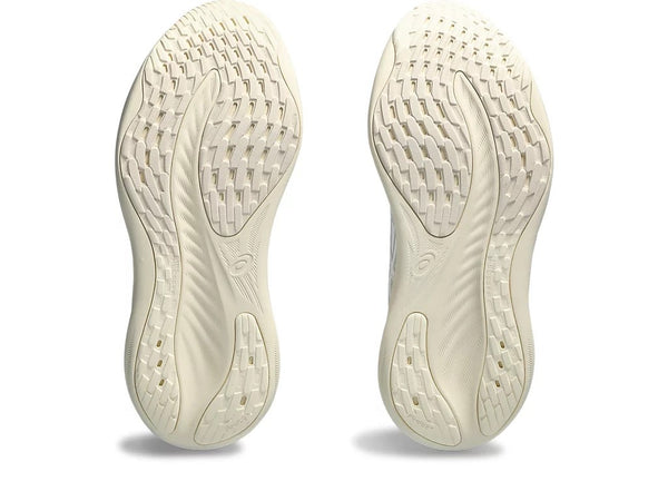 sole view of womens nimbus 26