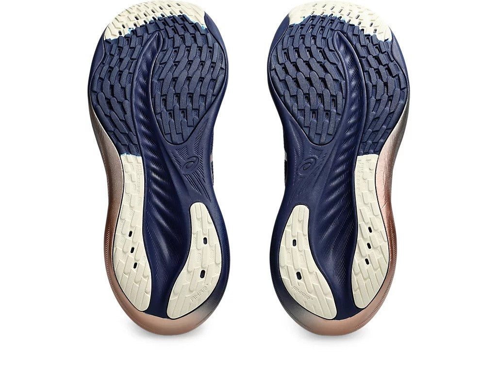 sole view of womens nimbus 26