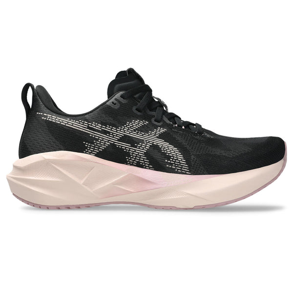 This Novablast 5 has a light pink midsole and a black upper. 