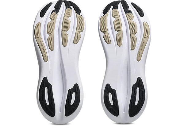 Cream and black rubber is used on the outsole of this shoe. 