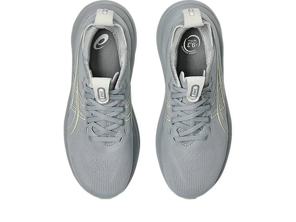 The laces match the color of the upper on this shoe. 