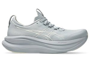This Nimbus 28 has a tonal look with a blueish grey midsole and upper. 