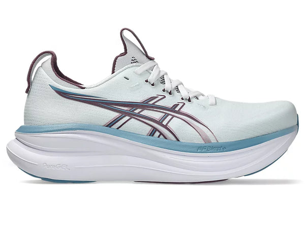 This Nimbus 28 has a light blue upper and a white midsole. 