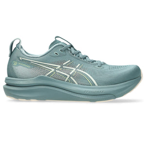 This Kayano 33 as a teal upper and midsole. 