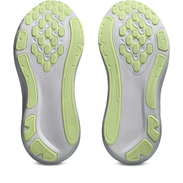 The outsole of thse shoes have a light ggrass green colored rubber for added durability.