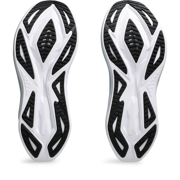 The outsole has strategically placed black pads of rubber.