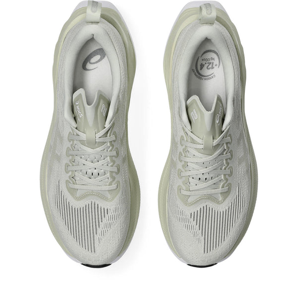 The mesh over the instep of this running shoe has a great design that provides lots of value and detil.