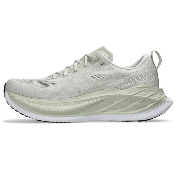 The medial side of this Superblast 2 does have an ASICS logo, but it is tonal and does not pop out.
