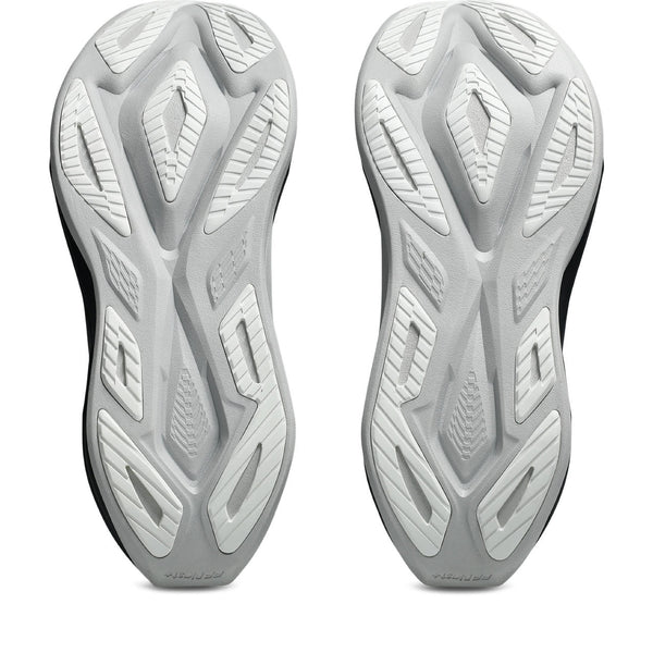 White rubber is used on the outsole. 