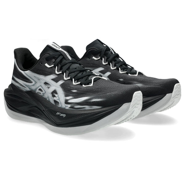 A white ASICS logo is in the middle of the upper on both sides. 