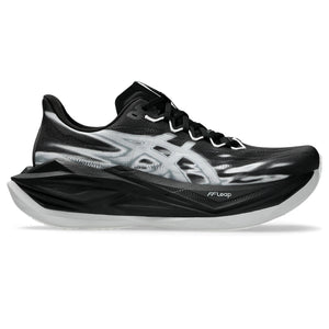 This Superblast 3 has a black upper and black and white midsole. 