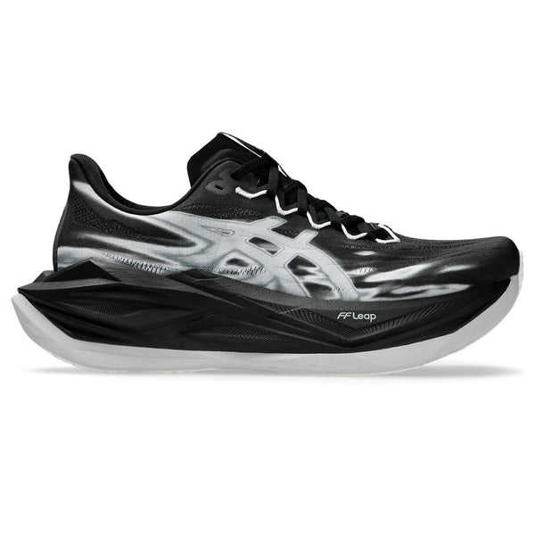 This Superblast 3 has a black upper and black and white midsole. 
