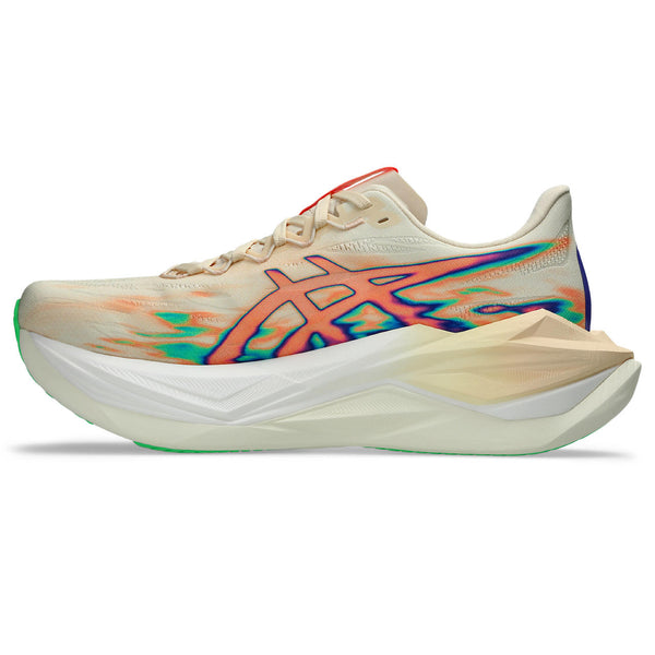 The medial side of this Superblast 3 has a flashy and melting looking colorway.