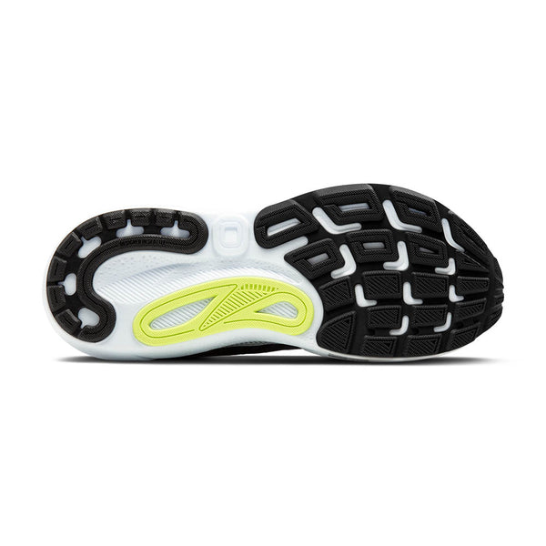 Black rubber is used on the outsole of this shoe except under the arch where neon yellow rubber is used. 