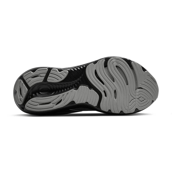 Grey rubber is used on the outsole of the shoe which contrasts the black midsole. 