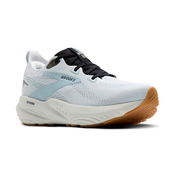 The tongue of this shoe is black, contrasting the rest of the blue upper. 