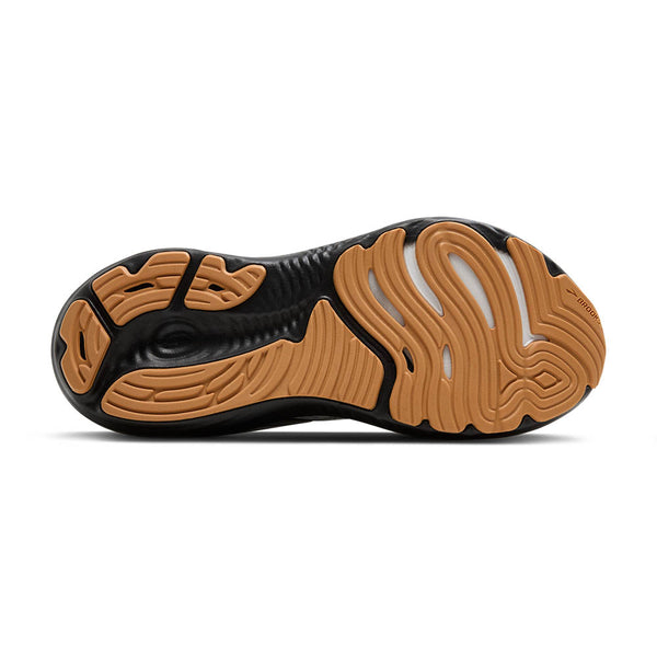 Tan rubber is used on the outsole of the shoe which contrasts the black midsole. 