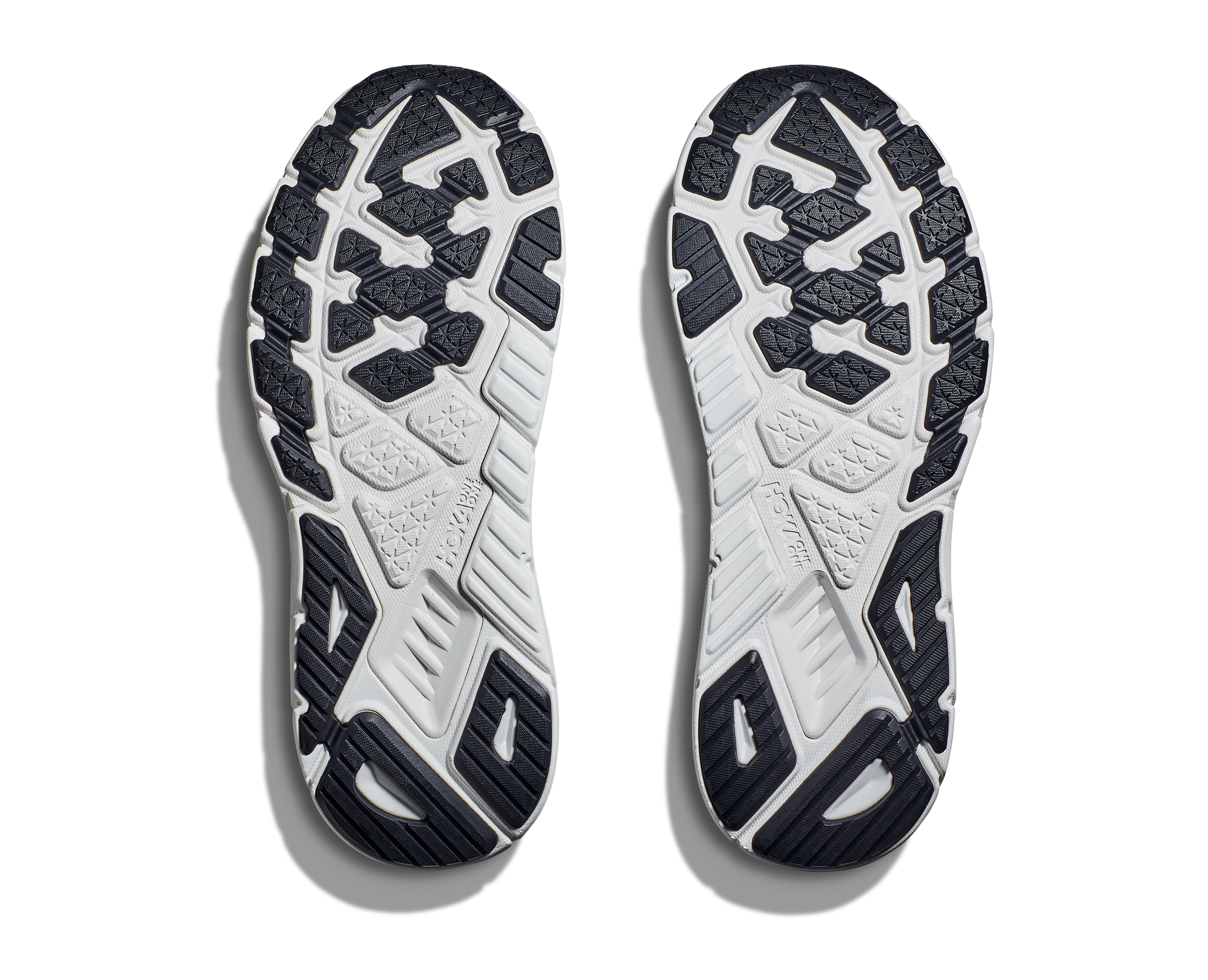 Bottom (outer sole) view of the Men's HOKA Arahi 6 in the color Blanc de Blanc/Steel Wool