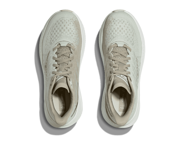 Tan laces and used to match the tongue of this shoe. 