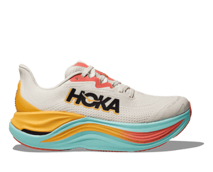 Hoka threw out the rulebook when creating the Skyward X. Pushing soft and smooth to the extreme, this cushy new trainer features a revolutionary suspension system with a convex carbon fiber plate that allows the suspension system to compress and spring back with each step.