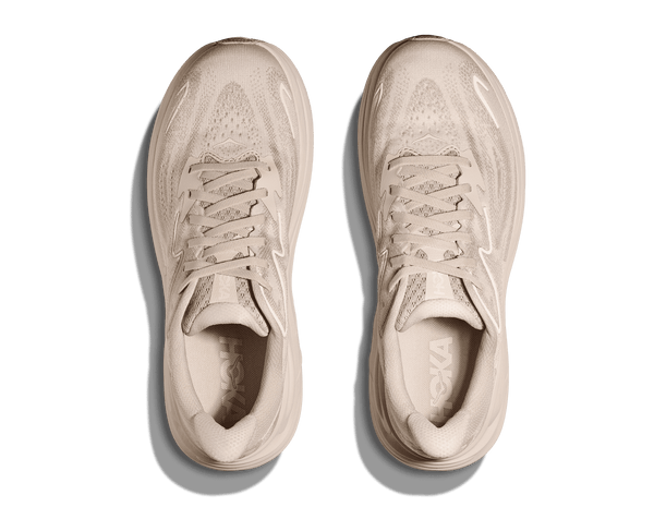 Cream laces and insoles are used in this shoe to continue the tonal look. 