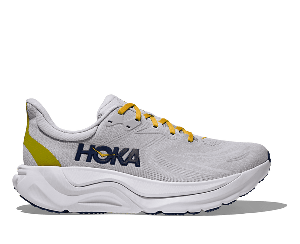 This Arahi 8 has a light grey upper with a white midsole. 