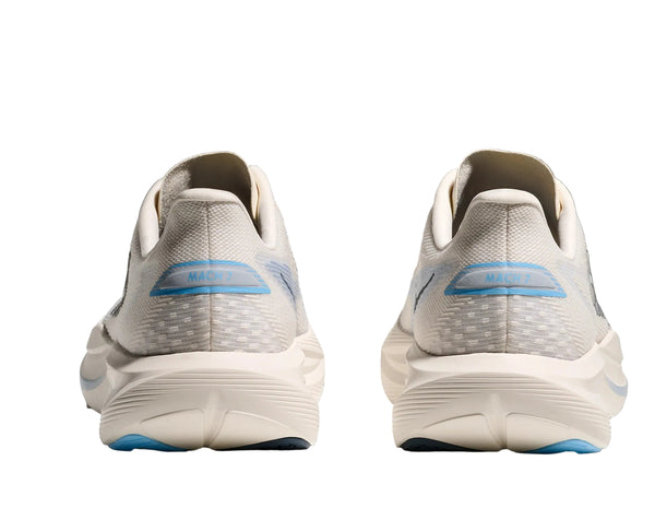 Gusseted speed centric tongue stays unobtrusive and consistently in place.