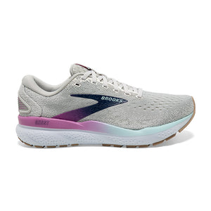 The engineered air mesh upper blends stretch and structure with just-right breathability.