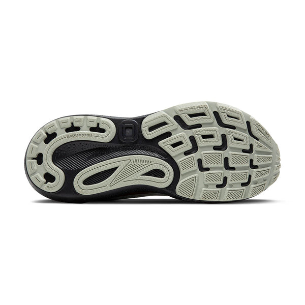 Light grey rubber is sued on the outsole of this shoe. 