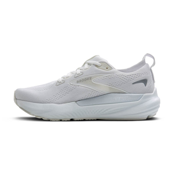 Go To Support is printed in the middle of the midsole on the medial side to highlight the GuideRail system used. 