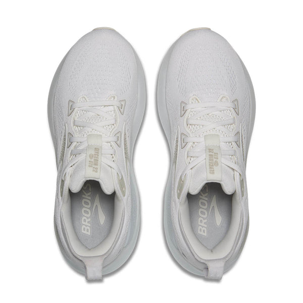White laces and insoles are used to match the rest of the shoe. 