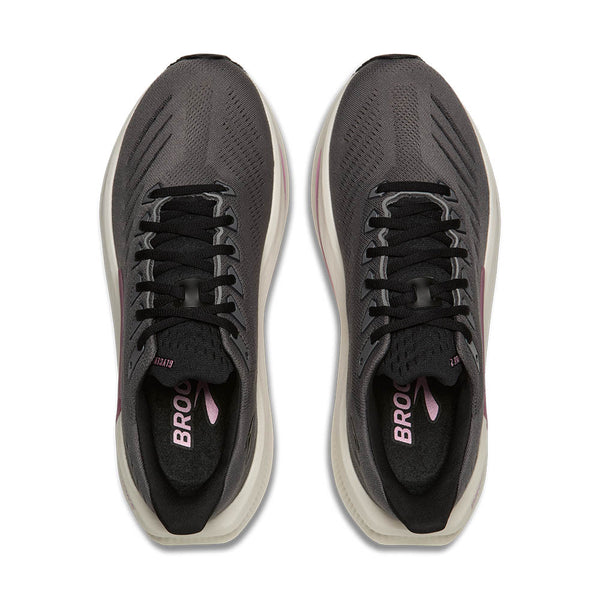 Black laces are used to match the rest of the upper. 