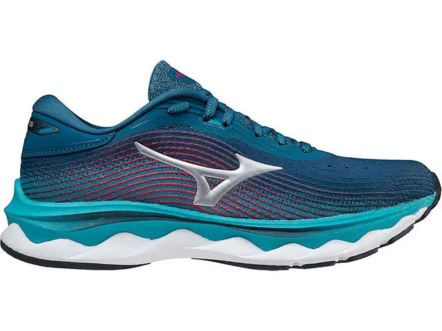 Lateral view of the Women's Mizuno Wave Sky 5 in the color Legion Blue / Silver