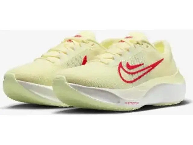 front view of womens zoom fly 5
