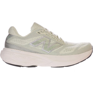 The 880 is structured yet breathable engineered mesh uppers.