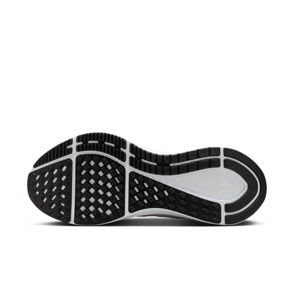 The outsole of the Structure 25 looks like a traditional shoe from several years ago