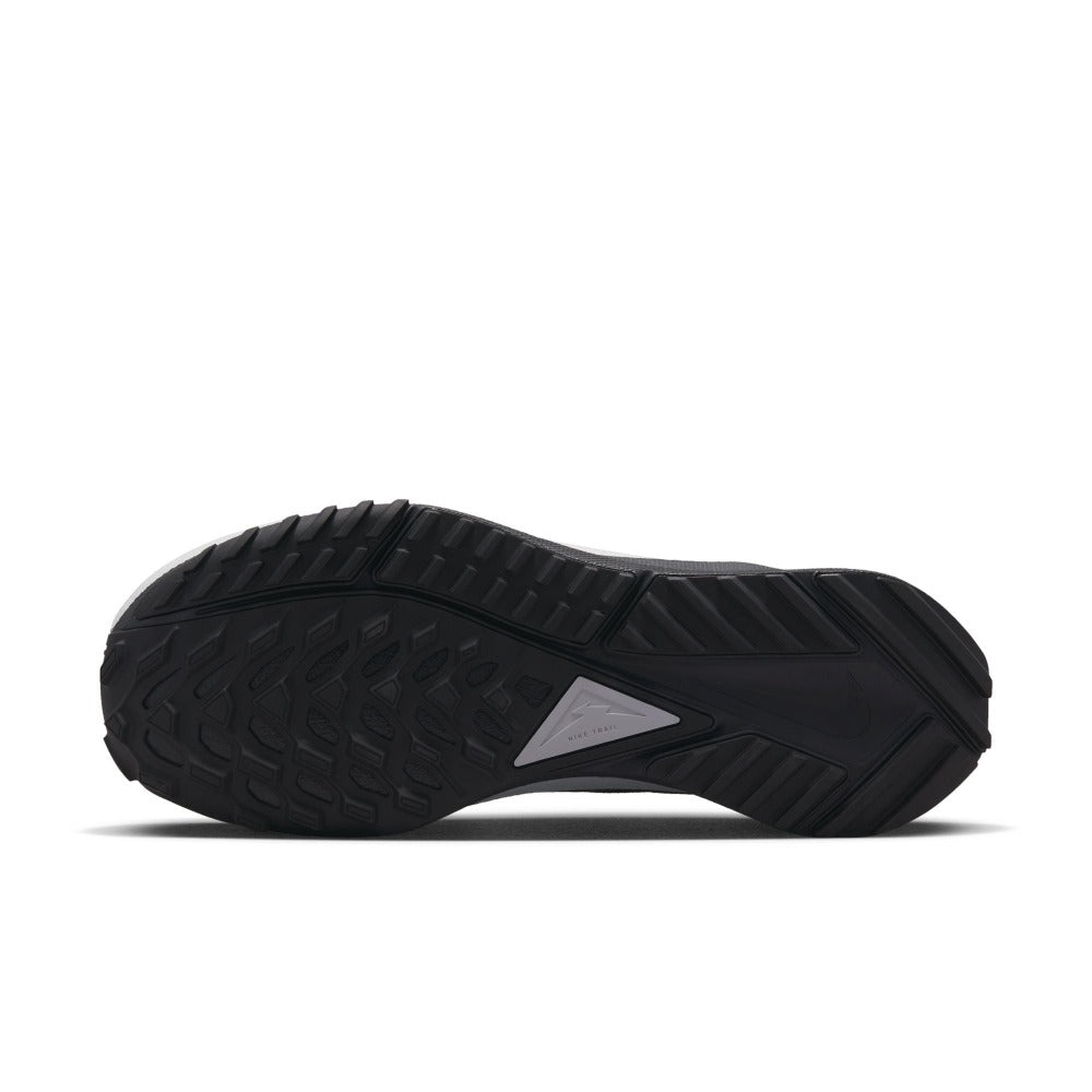 Less rubber along the outsole creates a smoother transition from road to trail. The rubber wraps around the front of the shoe for extra durability. Its generative traction pattern combined with rubber nubs gives you grip when going uphill or downhill. A generative traction pattern combined with rubber provides extra grip for technical trails while maintaining a smooth ride for the road.