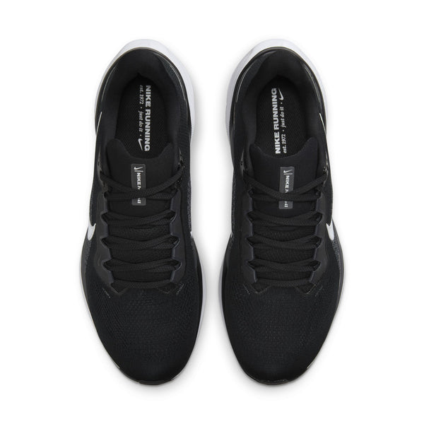 When viewing these Pegasus 41 from above they look all black even thought there is some white in the shoe.