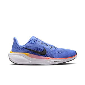 This upper of this Nike running shoe is a royal blue color