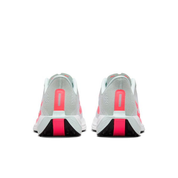 The heel area of the Pegasus Plus has a vertical stripe for reflection and safety