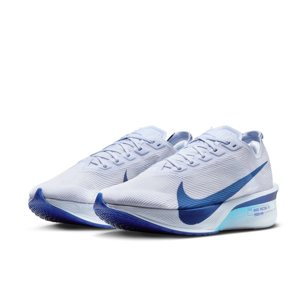 Engineered mesh helps reduce the weight of the shoe while providing the perfect fit.