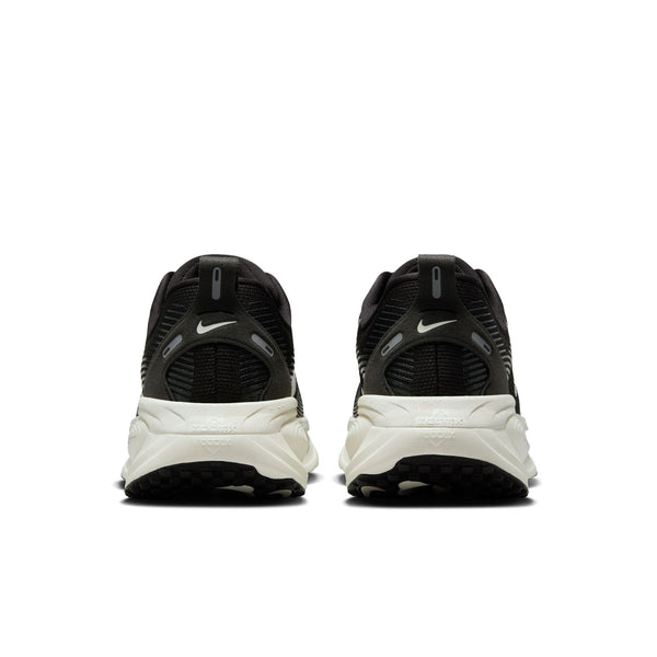 The heel area of the Vomero 18 has a few fabric overlays.