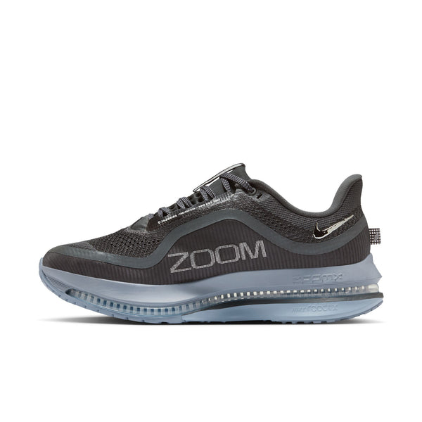 The medial side of this men's Nike shoe says ZOOM in big letters.