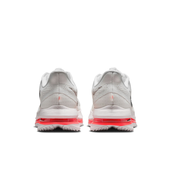 The Air Zoom unit on the Pegasus premium wraps all around the heel.