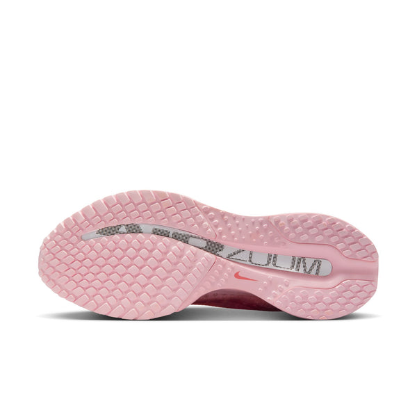 The outsole has lots of small lugs that look intersting and help with traction.