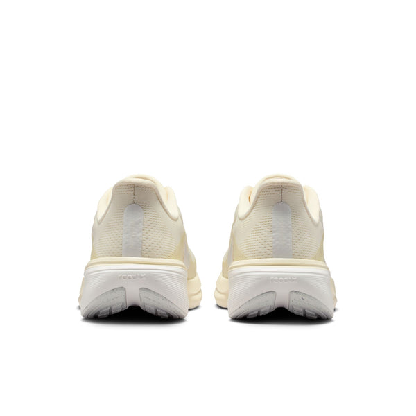 The heel area of these Pegasus 42 running shoes do not have a brand logo